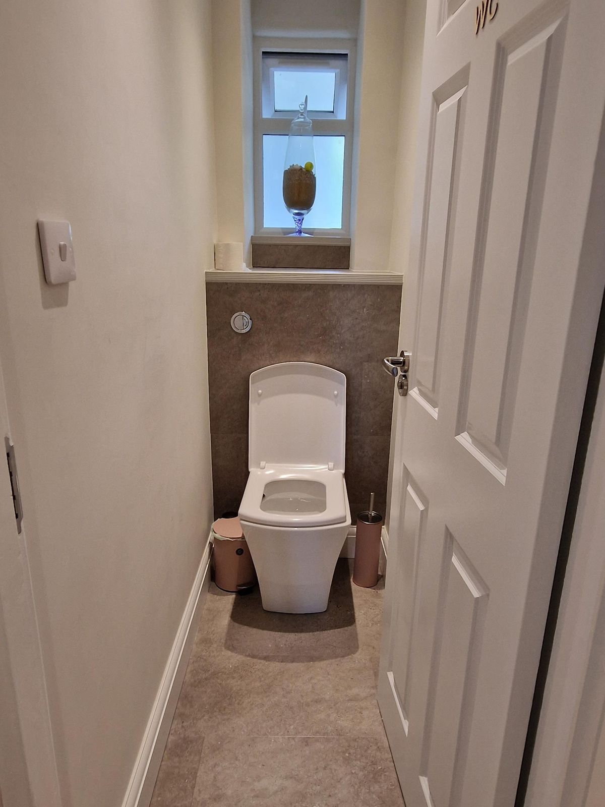 Separate WC — N10 2EU Muswell Hill